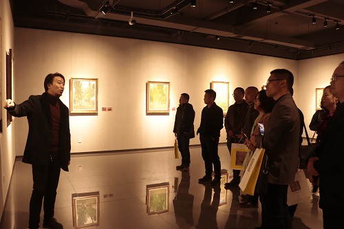 1510308218114103.jpg 高校教师代表参观美术馆.jpg